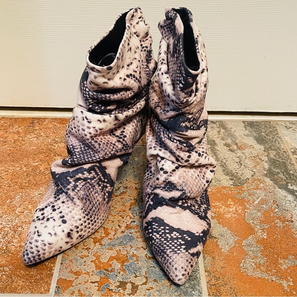 🐍NWOB! Soft Snake/Python Print, Kitten Heels, Scrunchy Ankle Booties! - Picture 4 of 13